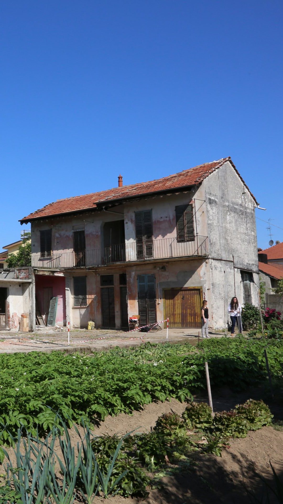 001 di fianco testo MASSIMIZZA.. (1)